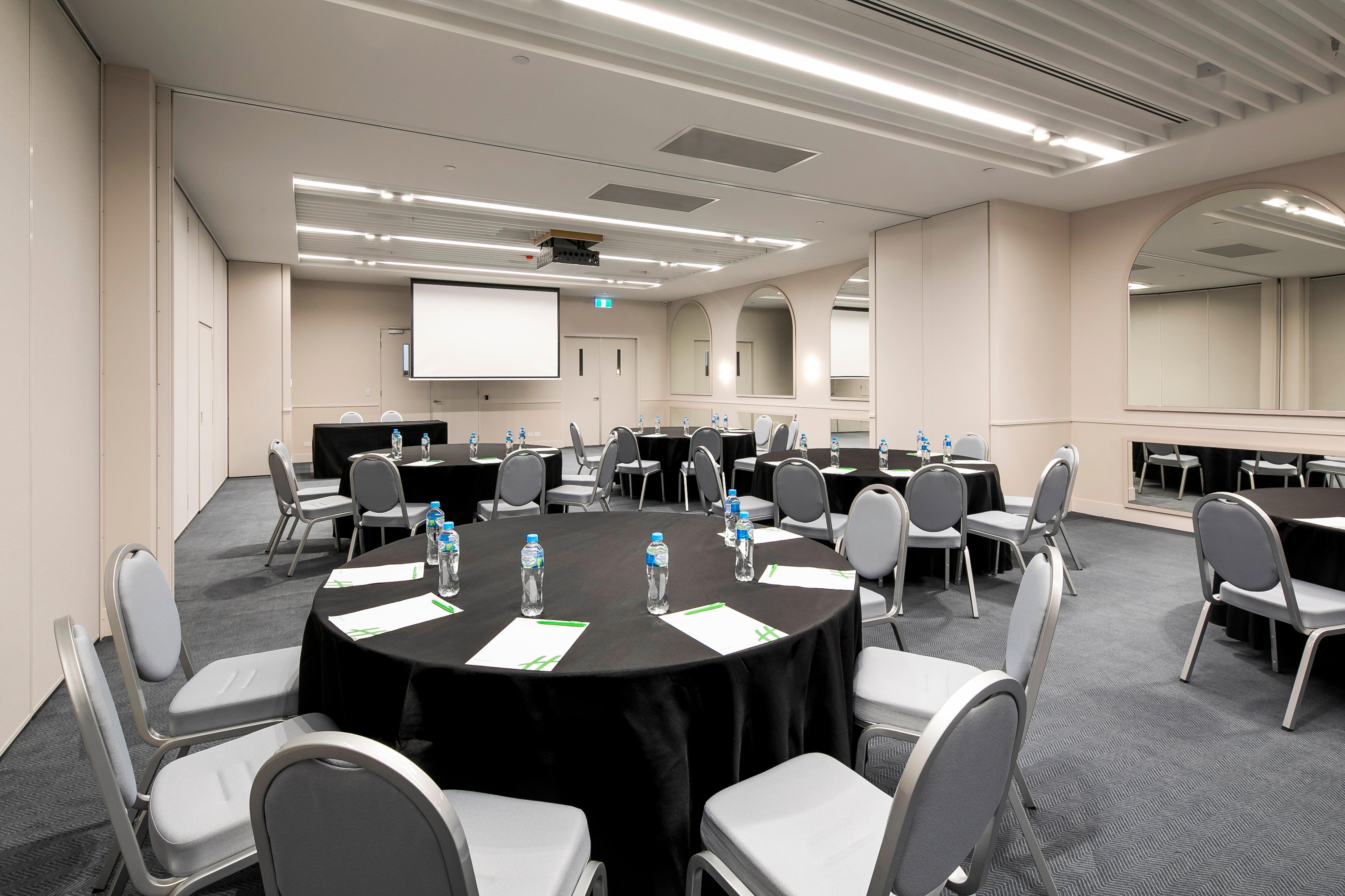 Holiday Inn Werribee By Ihg Exterior photo
