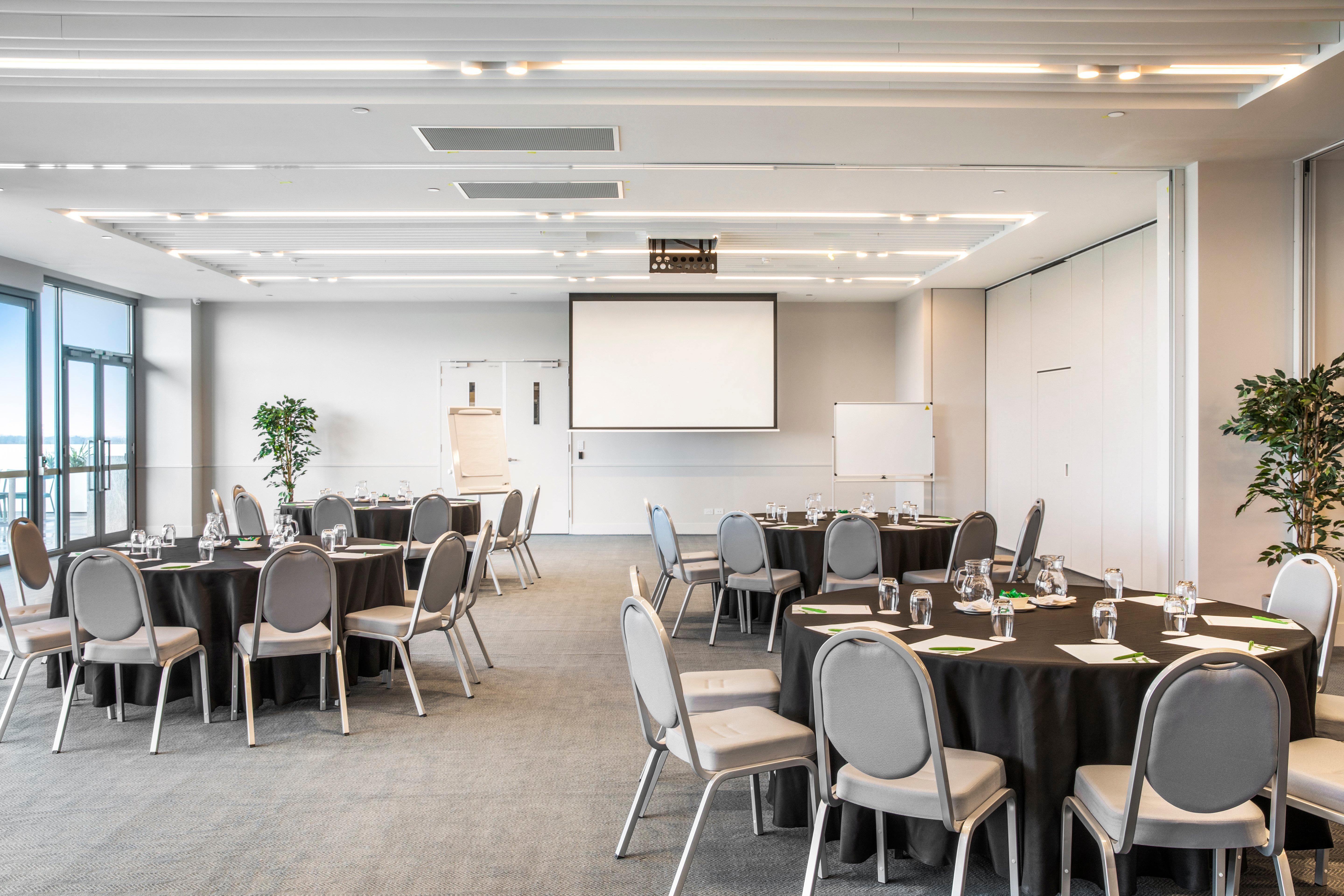 Holiday Inn Werribee By Ihg Exterior photo