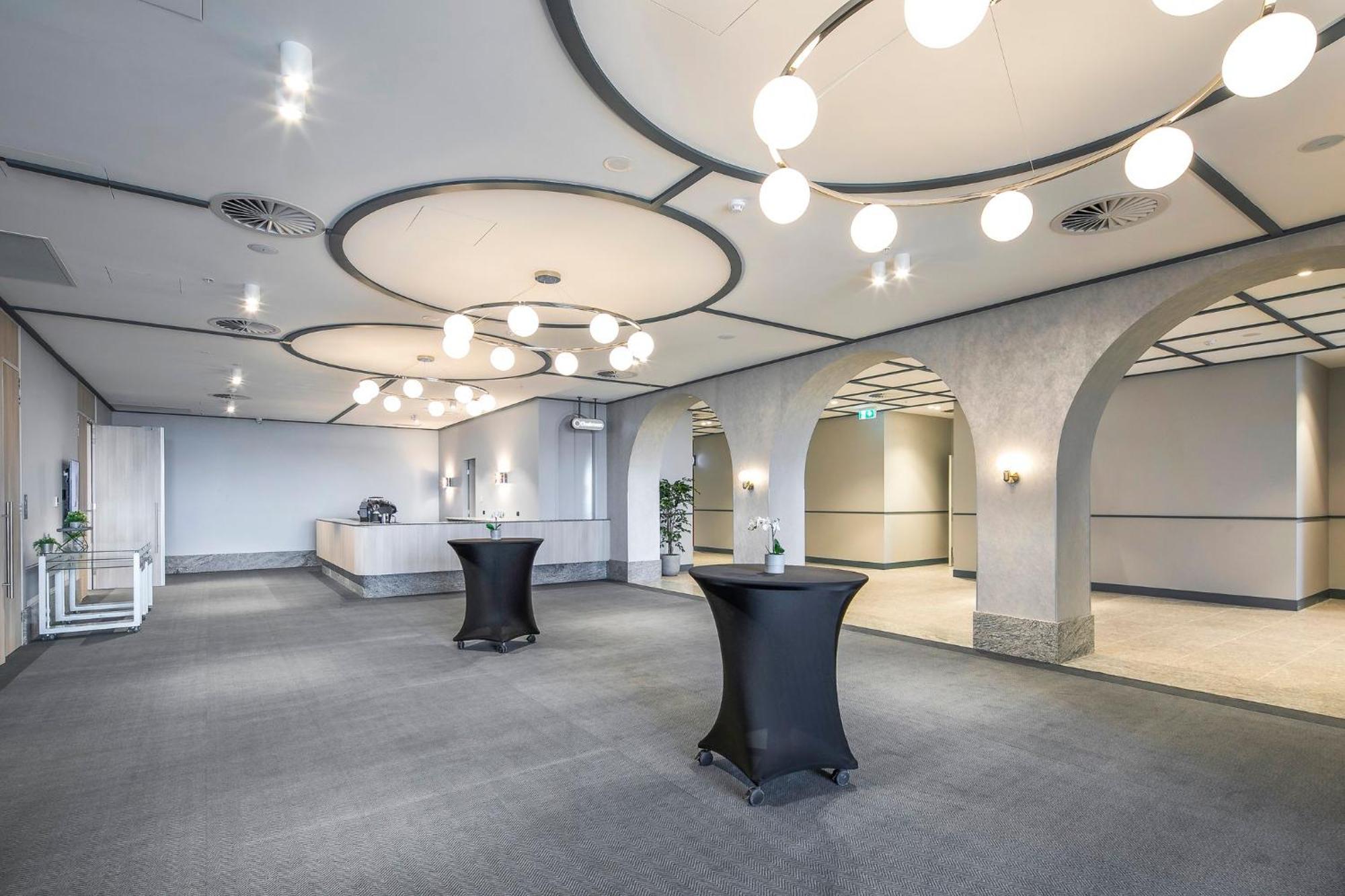 Holiday Inn Werribee By Ihg Exterior photo