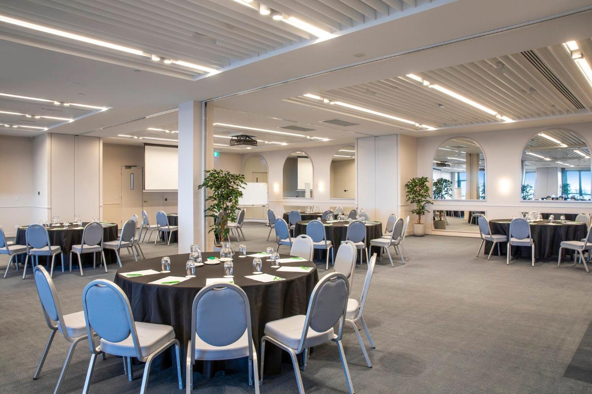 Holiday Inn Werribee By Ihg Exterior photo