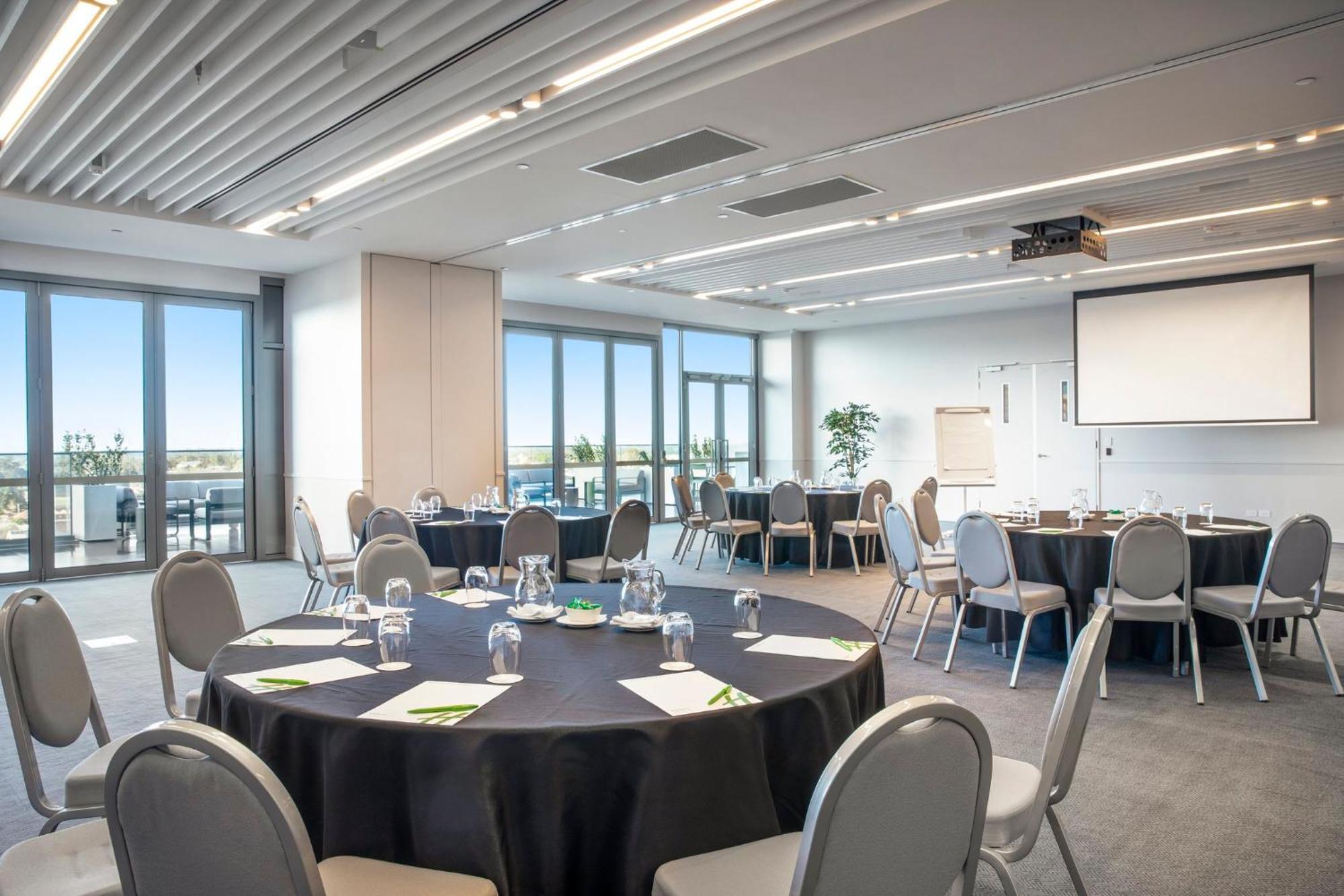 Holiday Inn Werribee By Ihg Exterior photo